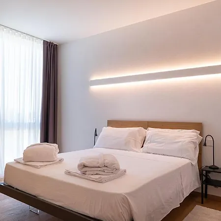 Attico Di Design A 5 Min Da Centro E Fiera Apartamento *
