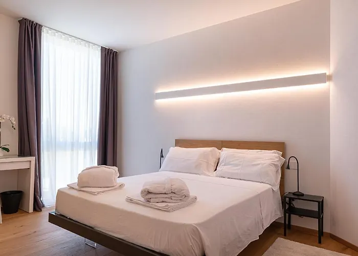 Attico Di Design A 5 Min Da Centro E Fiera Apartamento *